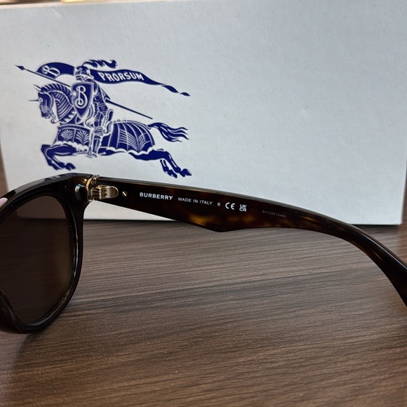 ** NEW ** Burberry BE4439 Sunglasses - Picture 5 of 8